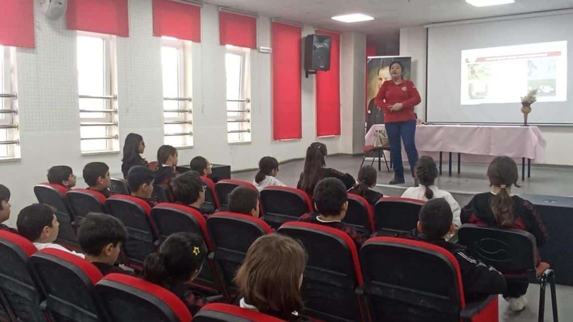 Okulumuz öğrencilerine İlkyardım semineri yapıldı